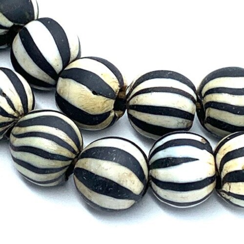 40 Zebra Beads From Algeria - 17mm Beads - Zebra outlet Pattern Glass Beads - Hand Made Glass Beads - 29 in Long Necklace - Artisan Beads - A1290Z