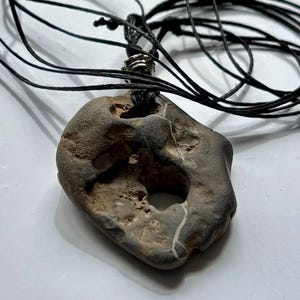 Hag Stone Pendant Necklace Lenth 42/72 cm Variable