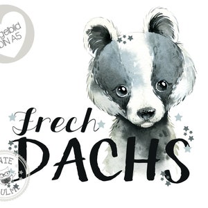 Può includere: Un'illustrazione ad acquerello di un adorabile tasso con una faccia a strisce bianche e nere. Il tasso è circondato da stelle argentate e dal testo "Frech Dachs" in nero. Il testo "Tante Ulm" è in un cerchio con una piccola illustrazione di gufo.