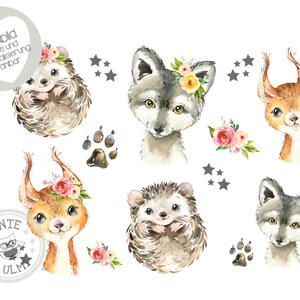 Può includere: Un set di trasferimenti da stirare con simpatici animali del bosco, tra cui un lupo, un riccio e uno scoiattolo. I trasferimenti sono perfetti per aggiungere un tocco di fantasia a vestiti, borse o altri articoli in tessuto.