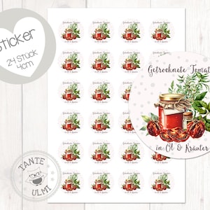 Könnte beinhalten: Bogen mit runden Aufklebern, jeweils 4 cm Durchmesser, mit einer Aquarellillustration von sonnengetrockneten Tomaten in einem Glas mit Kräutern. Die Aufkleber tragen den Text "Getrocknete Tomaten in Öl & Kräuter". Der Bogen enthält 24 Aufkleber.