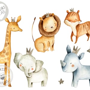 Könnte beinhalten: Aquarell-Illustration von fünf Tieren, die Kronen tragen. Eine Giraffe, ein Löwe, ein Tiger, ein Elefant und ein Nashorn sind in einem verspielten Stil vor weißem Hintergrund dargestellt.