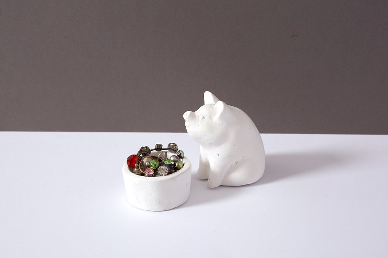 petlover gift Pig ring holder pig sculpture plaster ring holder| ring holder jewelry box pig sculpture pig
