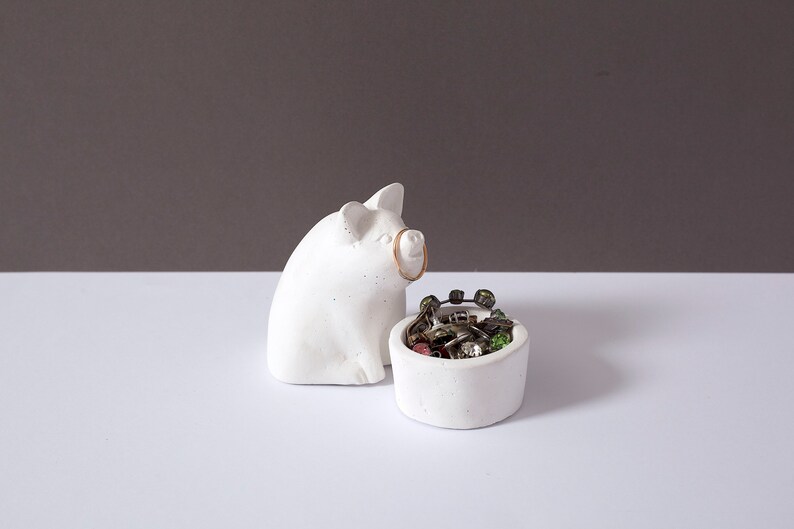 petlover gift Pig ring holder pig sculpture plaster ring holder| ring holder jewelry box pig sculpture pig