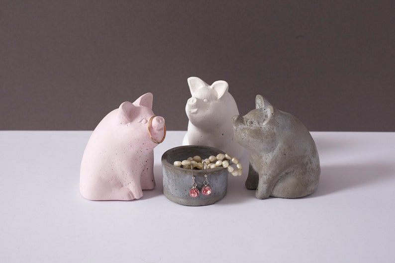 petlover gift Pig ring holder pig sculpture plaster ring holder| ring holder jewelry box pig sculpture pig