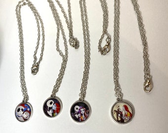 Collar de cristal con dije de Pesadilla antes de Navidad