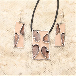 Set earrings pendant beige and brown nail polish