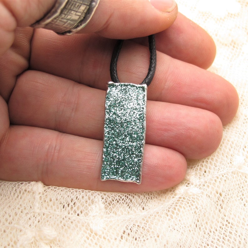 Minimal pendant glitter silver green enamel
