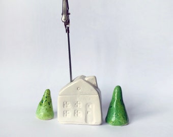 Ceramic cottage ornament, Clay house note holder, Quirky mini ceramic photo stand, Table number holder, Eclectic cottagecore decor