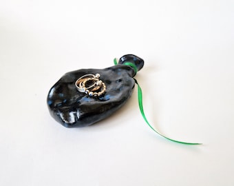 Unusual ceramic balloon ring dish, Quirky novelty ring plate, Kitsch home decor, Unique gift for her, Deflated balloon art