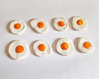 Ceramic fried egg fridge magnet, Mini clay egg sculpture, Cute Kawaii home decor, Kitchen decoration, Small quirky gift for breakfast lover