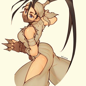 Könnte beinhalten: Illustration eines weiblichen Ninja-Charakters in einer dynamischen Pose. Sie trägt ein hellgraues Outfit mit Maske, Armwickeln und Kopfbedeckung. Lange schwarze Haare sind zu einem Pferdeschwanz gestylt. Das Kunstwerk hat einen weichen, cartoonartigen Stil.