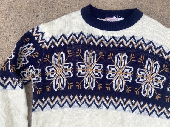 Vintage 70s acrylic snowflake design pullover swe… - image 3