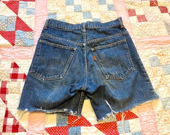 vintage années 70 Levis denim coupé Jean shorts 27 taille