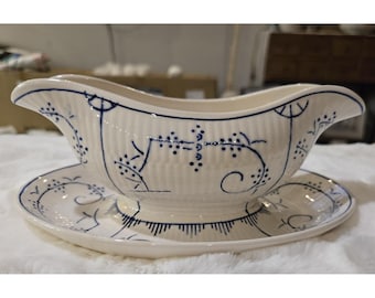 Villeroy & Boch Dresden Gravy Boat With Attached Underplate Blue