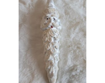 Adorno navideño antiguo de cristal de mercurio con forma de carámbano y rostro blanco de Papá Noel.