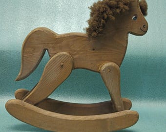 Mini caballo mecedora vintage de madera con crin de lana marrón - Tamaño para muñeca