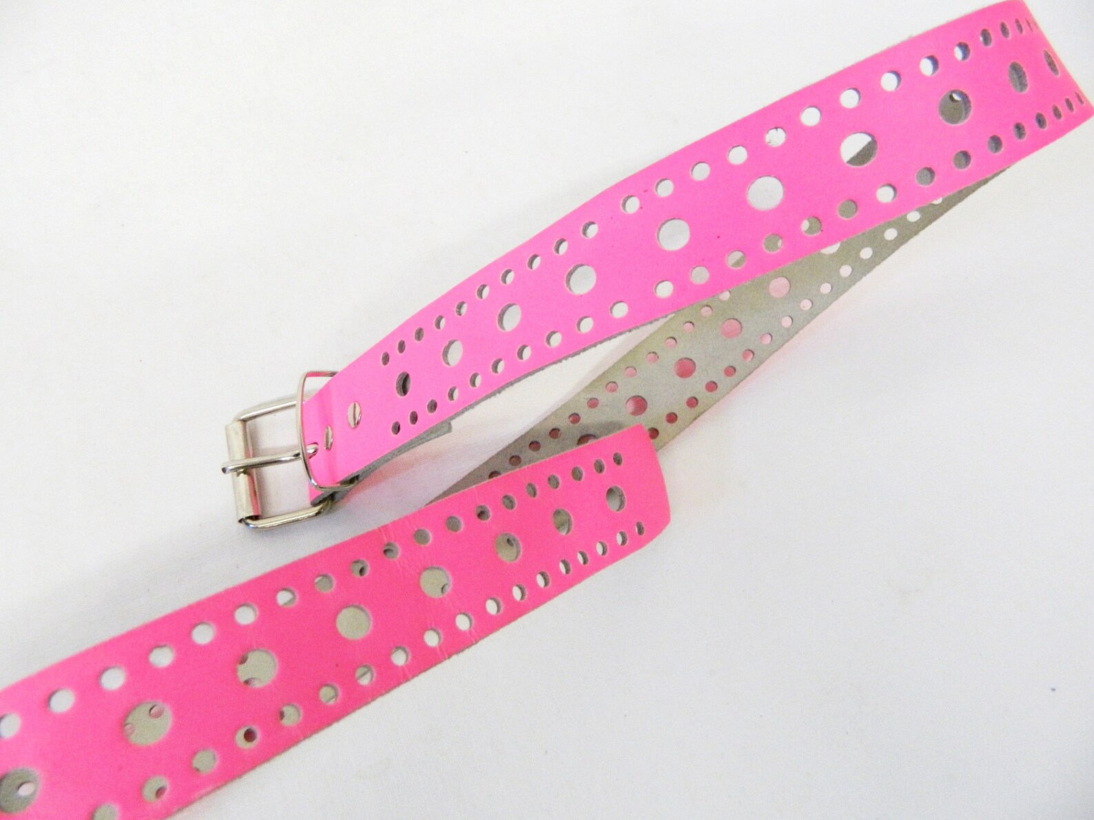 Vintage 90’s leather pink belt
