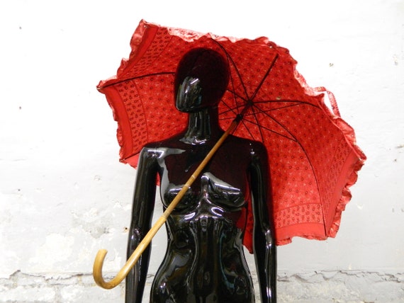 1970s umbrella / vintage umbrella red with ruffles