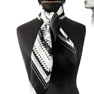 Black and white scarf / 70s patterned scarf / vintage thin scarf / summer scarf / polyester scarf / 35225
