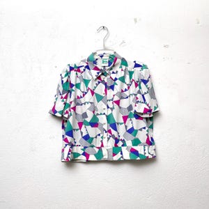 70er Hemd kurz weiß buntes Muster Vintage Kurzarm Bluse Größe 38 M