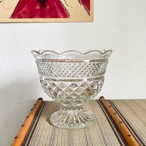 Art deco glass bowl with foot / vintage glass 1940s / fruit bowl / large vendor bowl / table decoration / vintage gift / dining table decoration