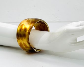 Vintage Tiger Pattern Bangle / Tiger-patterned Plastic Bangle / Wide Brown Bangle / Plastic Arm Jewelry