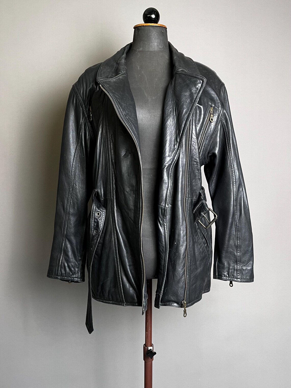 Schwarze Lederjacke 90er Jahre S, Vintage Jacke aus Leder, Bikerjacke unisex, foto 2 di 5