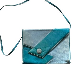 1980s handbag blue / patent leather bag / flat handbag / sheath bag