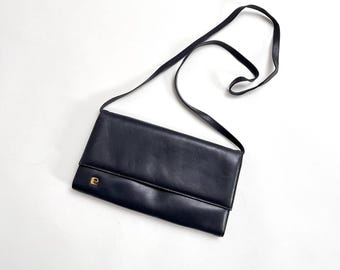 Platt läderväska från 70-talet, mörkgrå, tillverkad i Italien, vintage kuvertväska, axelväska i läder