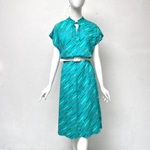 Vestido de los años 70 con patrón de cuello alto mangas de murciélago Verdadero vestido midi vintage vestido de verano verde con cinturón L XL