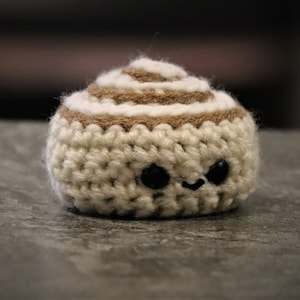Cinnamon Roll-Scented-Crochet-Amigurumi Food-Crochet Cinnamon Roll-Stuffed Animal-Play Food-Crochet Food-Pretend Food-Stocking Stuffer