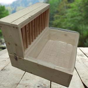 XL Rabbit Hay Feeder with Removable Tray