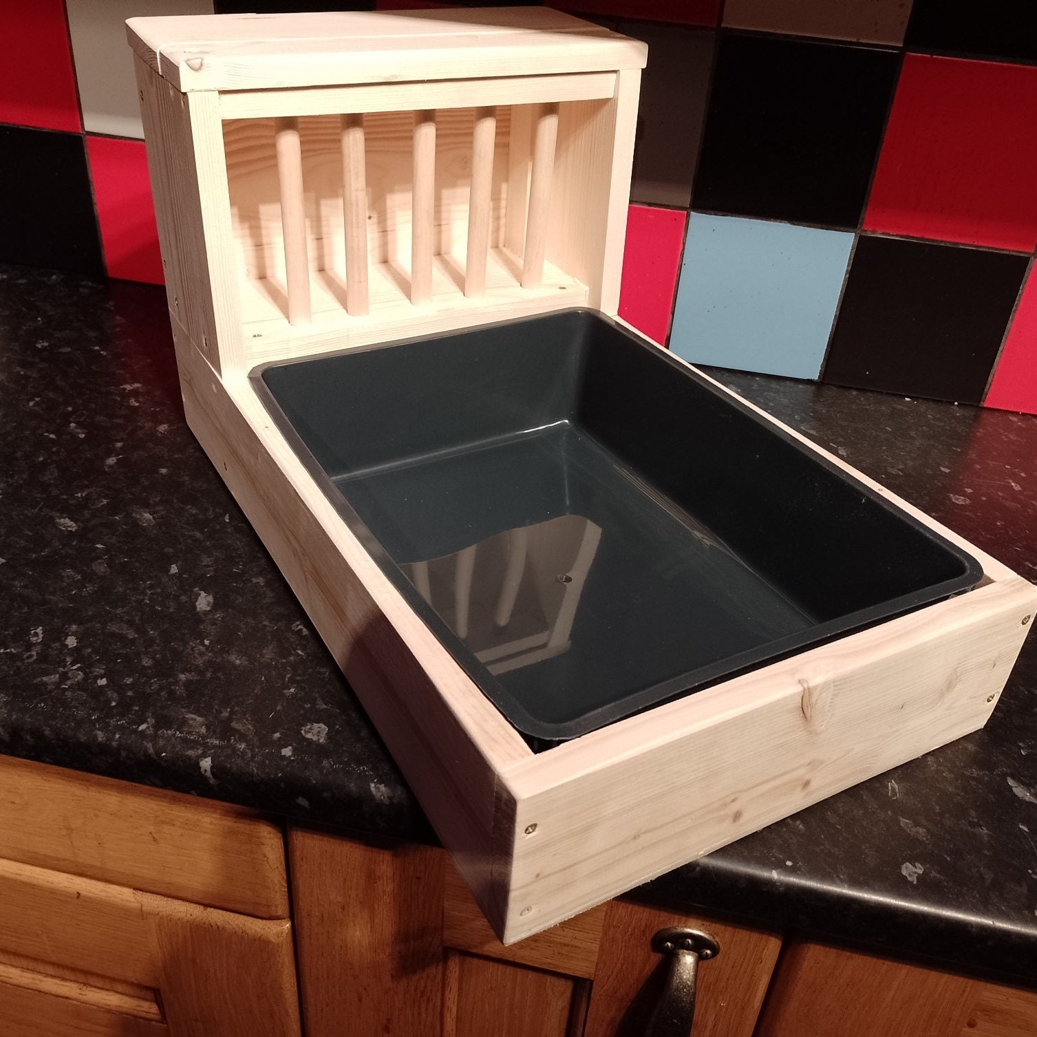 Litter box top with hay rack
