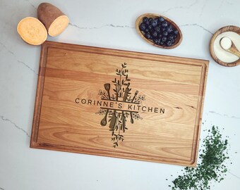 Custom Cutting Board. Kitchen Gift for Mom. Engraved Cutting Board Gift for Baker, Personalized Cutting Board Mother's Day Gift