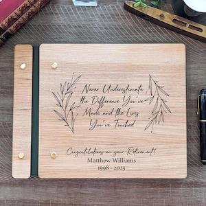 Livre d'or personnalisé pour la retraite, livre d'or en bois gravé, cadeau de retraite personnalisé. Cadeau de retraite pour lui. Cadeau de retraite pour elle.