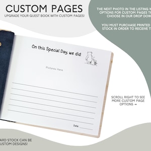 Peut inclure: Livre d'or ouvert avec pages personnalis&eacute;es. La page de gauche porte le texte "On this Special Day, we did:" avec une petite illustration d'ours. En dessous, des espaces lign&eacute;s pour &eacute;crire et une ligne "Date:". La couverture est en bois avec un dos bleu fonc&eacute;.