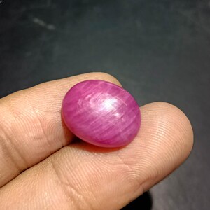 16,90 caret, topkwaliteit roze sterrobijn, genezend gebruik roze robijn, hanger gebruik sterrobijn, mooie kleur met zeldzame ster, ovale sterrobijn, losse robijn