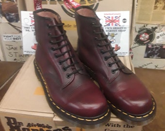 Dr Martens 1460 Vintage 90's, Size UK9, Made in England, Mens Red Ankle Boots, 8 Eye Leather Boots