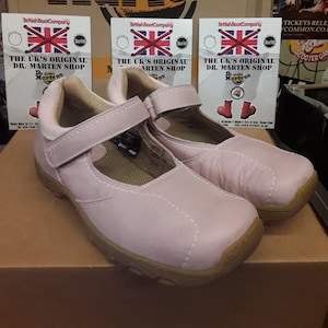 Dr martens nurse on sale shoes