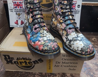 Dr Martens Mafe in England 1460 Bouquet Noir Size 5