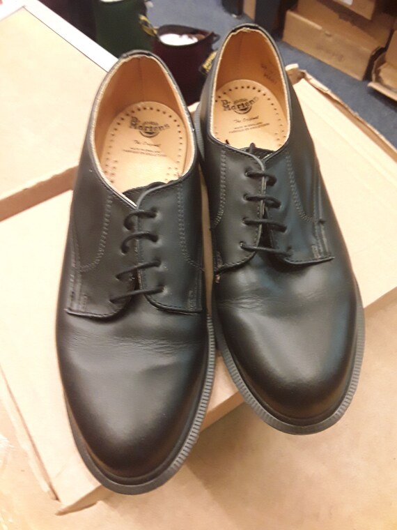 dr martens shoes size 5