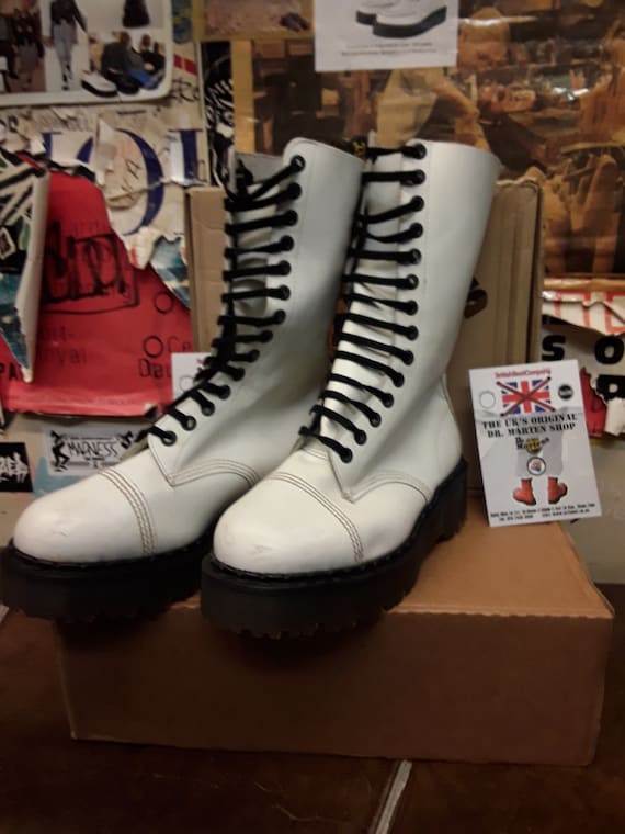 【SALE】Dr.Martens 3HOLE WHITE Dr. Martens Doc Martens White Kids Girls Size US 2 Air Wair
