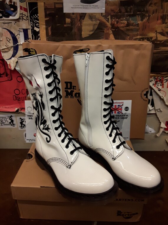 Dr MARTENS White Panther 14 Hole Size 7 