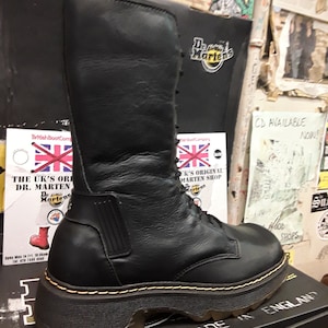 Dr Martens  9780 Black 14 Hole Size 4