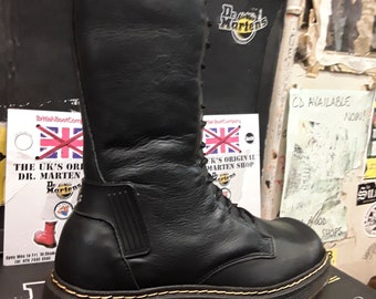 Dr Martens  9780 Black 14 Hole Size 4