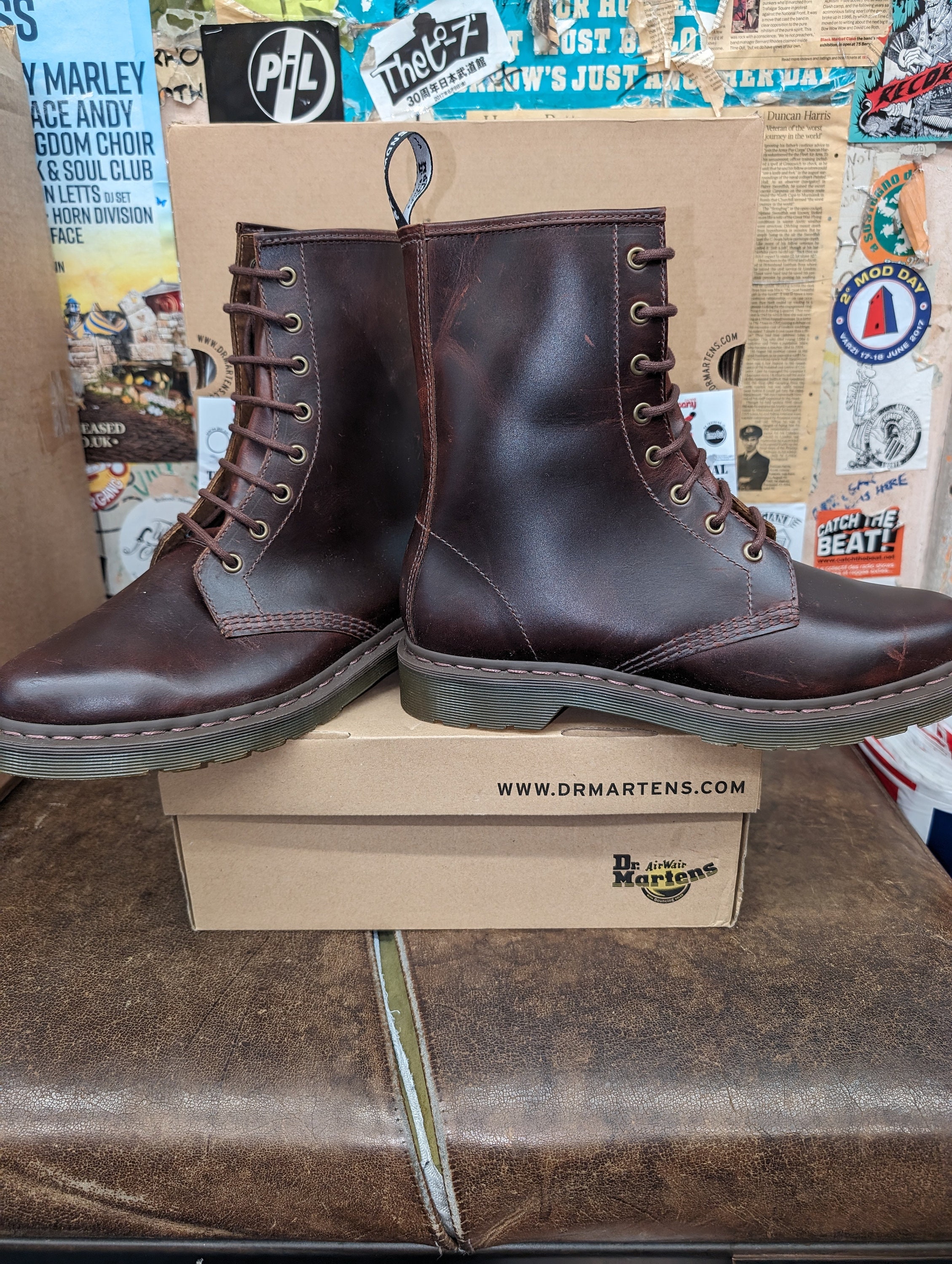 Raf Simons Black/Tan Suede Chukka Boots Carlos Santos (7991) Chukka Boots in Dark Brown Suede | The  main image 2