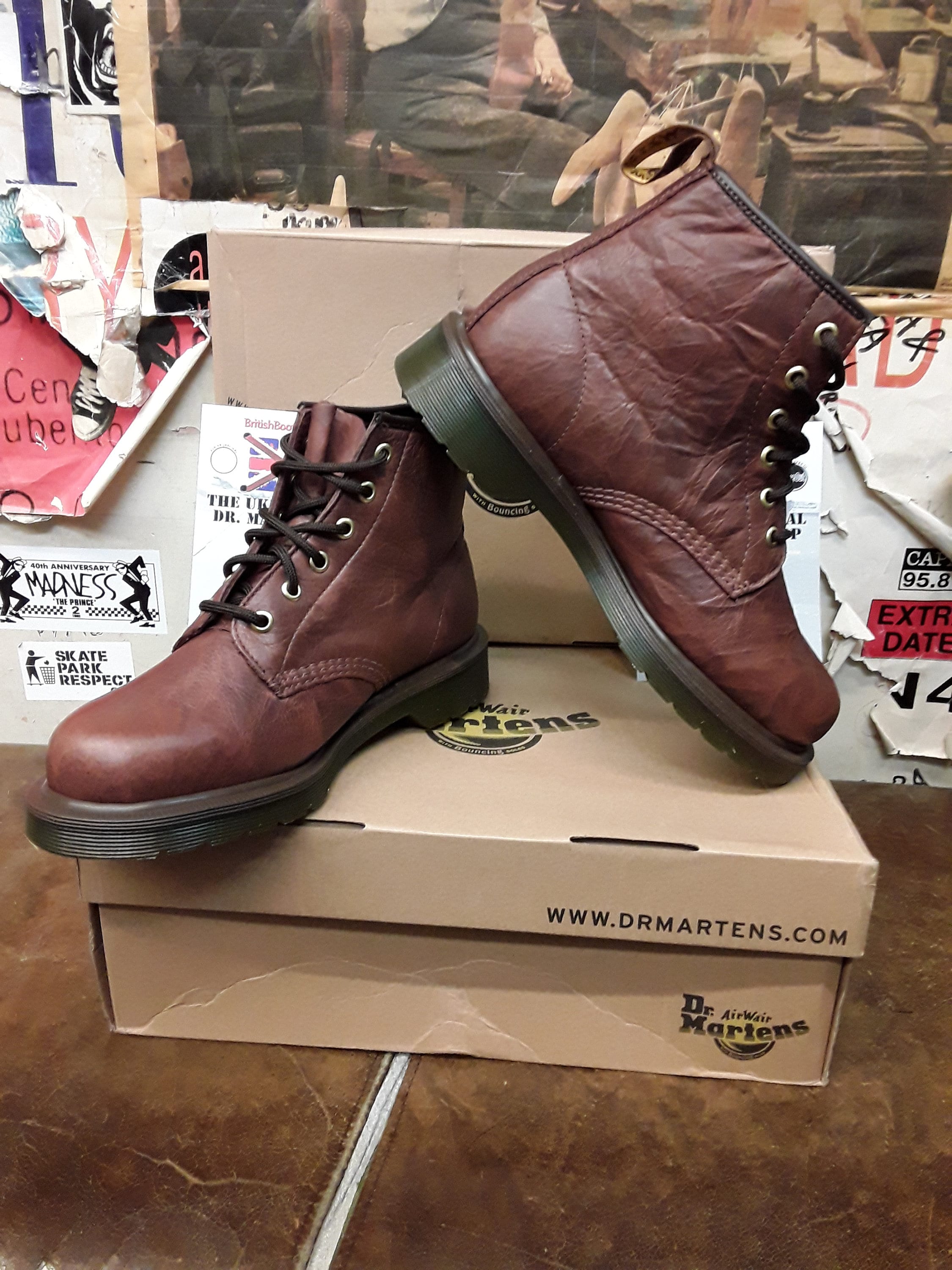 Dr martens best sale 101 tan harvest