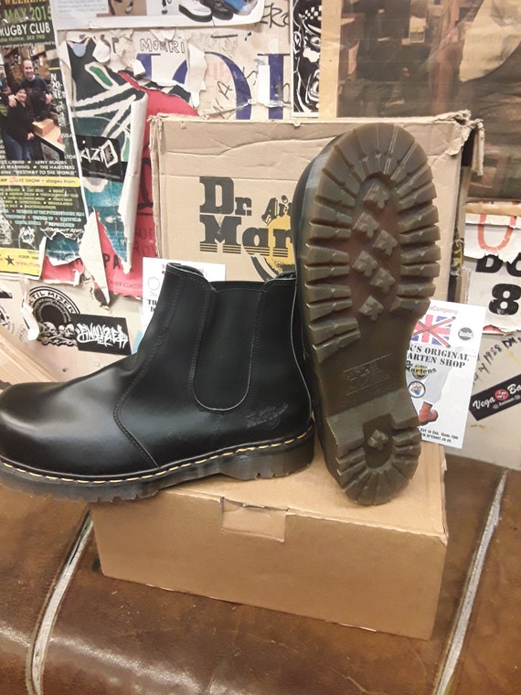 Dr. Martens Chelsea Boot ブラック UK5 Amazon.com | Dr. Martens Unisex Chelsea Boot, Black Pit Quarter, 4