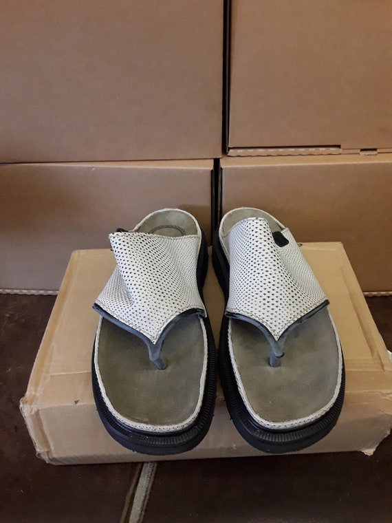 DR Martens Made in England toe post sandal SIZE 7